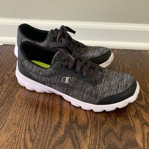 Women’s size 9 gym shoes